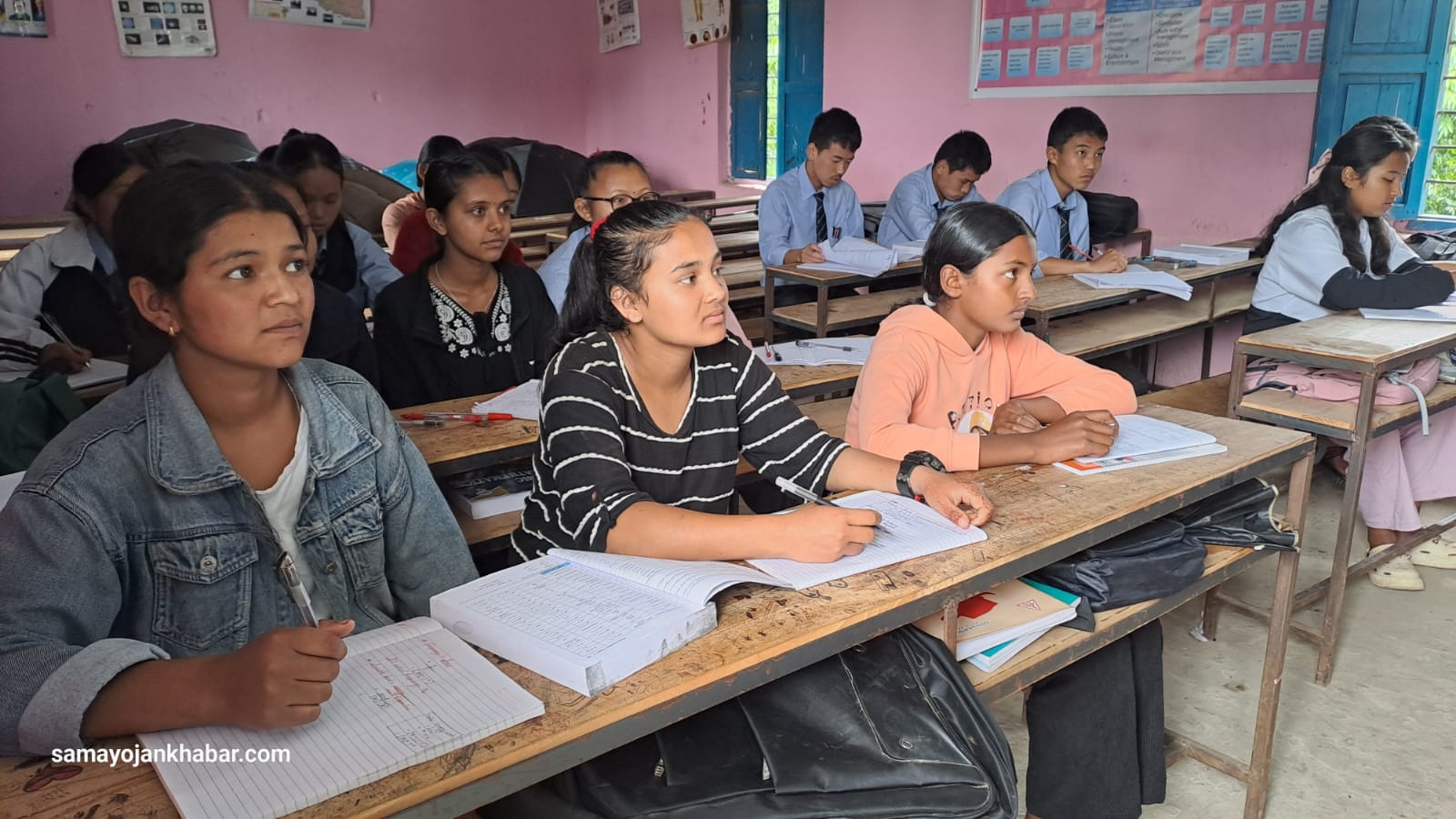 सरस्वती माविमा विज्ञान विषय पढाउन सुरु